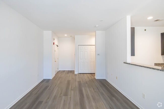 1BR, 1BA - 795SF - Living Room
