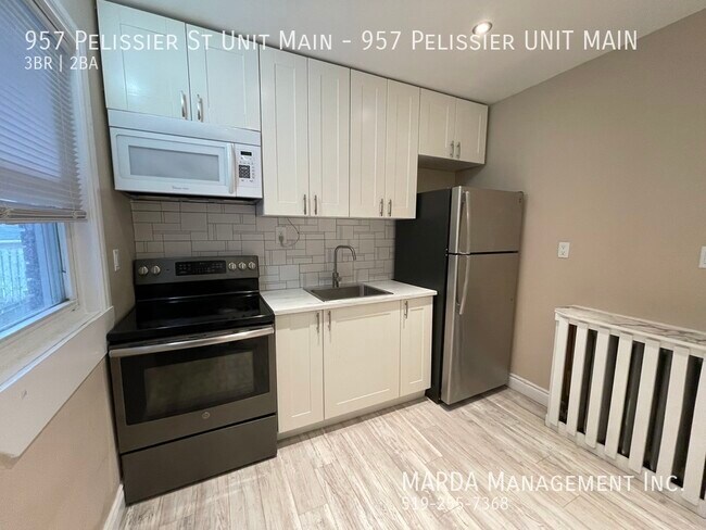 Photo - BEAUTIFULLY RENOVATED 3BEDROOM/2BATH MAIN UNIT+ HYDRO Unit 957 Pelissier  MAIN