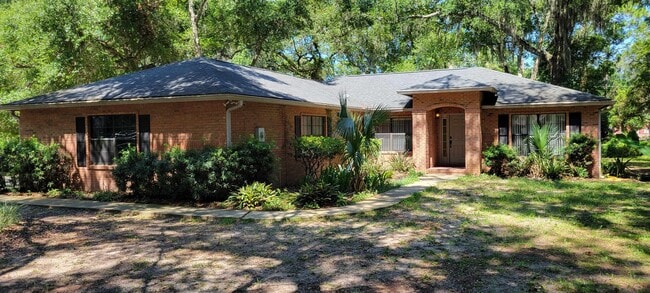 Building Photo - 305 Raintree Trail Rental