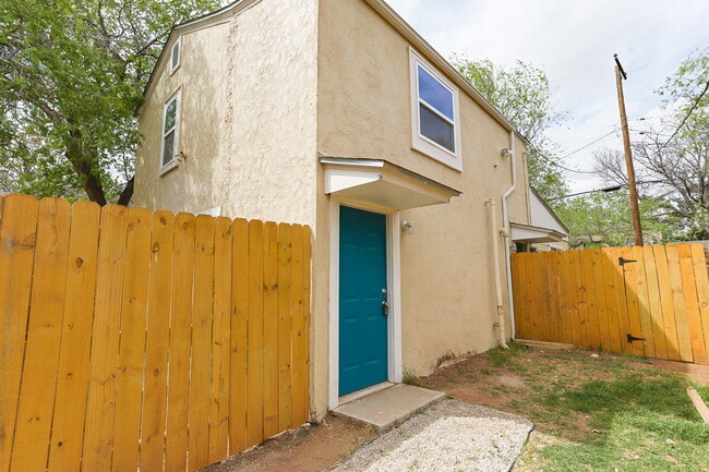 Building Photo - Spacious Backhouse Near Texas Tech, and Medical Centers!!