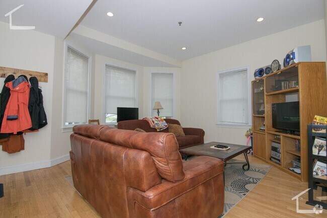 Building Photo - 3 Bedroom Rental