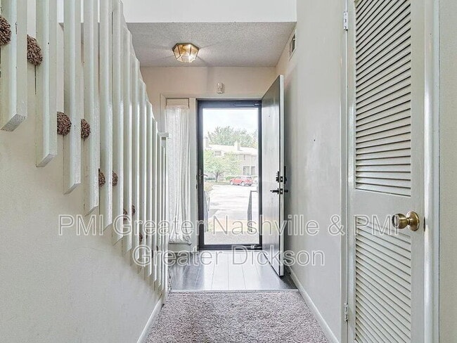 Photo - 717 Barlin Ct