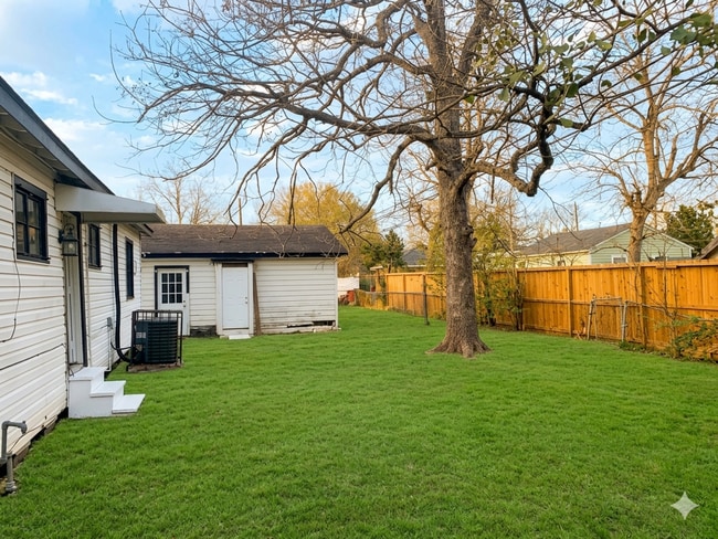 Building Photo - 4 Bedroom Single Family in Houston! Recently Remodeled