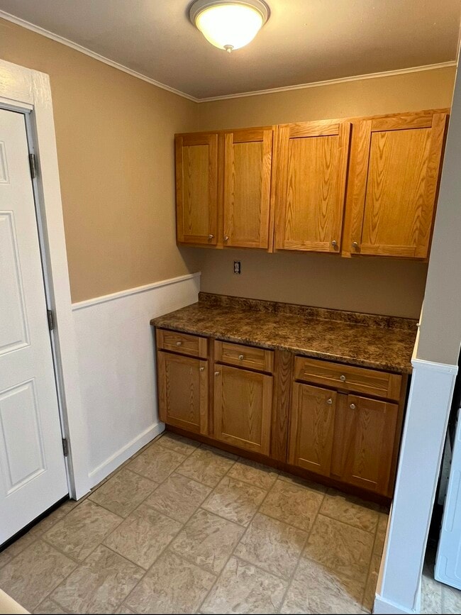 Building Photo - 43 Oxford Ave Unit 1L