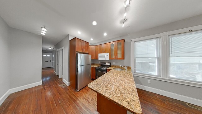Building Photo - 735 Parker St Rental