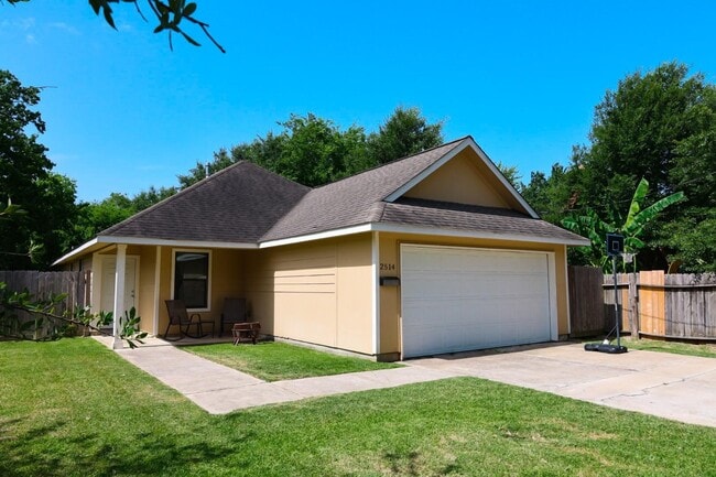 Photo - 2514 Lee St