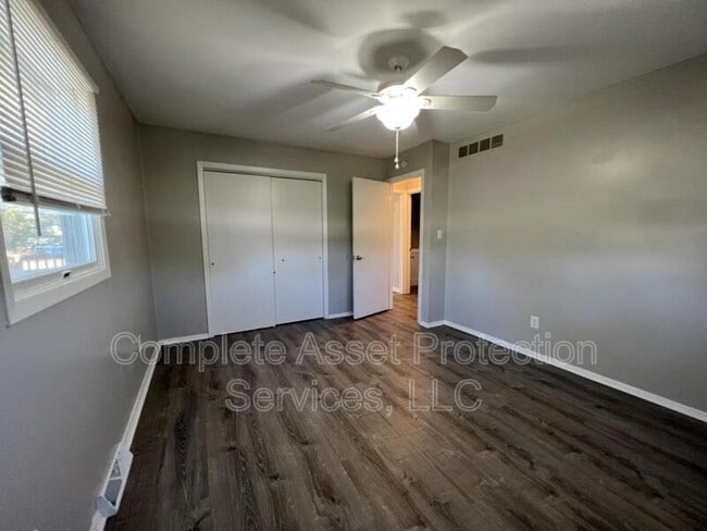 Photo - 10005 Merrillville Rd