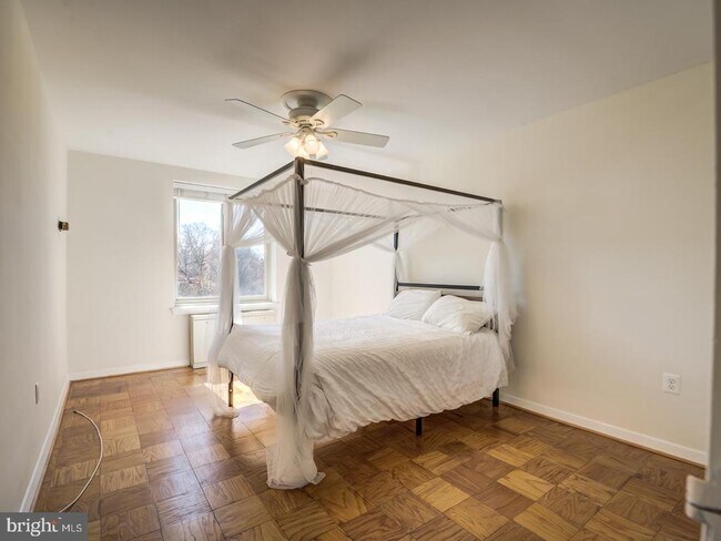 Photo - 3000 Spout Run Pkwy