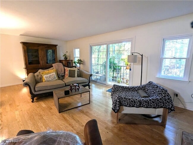 Photo - 14 E Carriage Dr