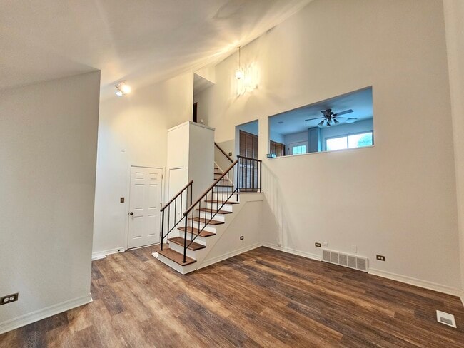 Photo - 571 White Birch Rd