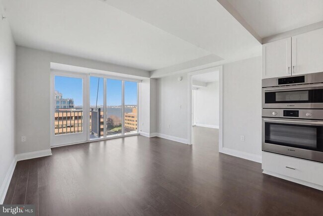 Photo - 925 N Fairfax St Unit 806