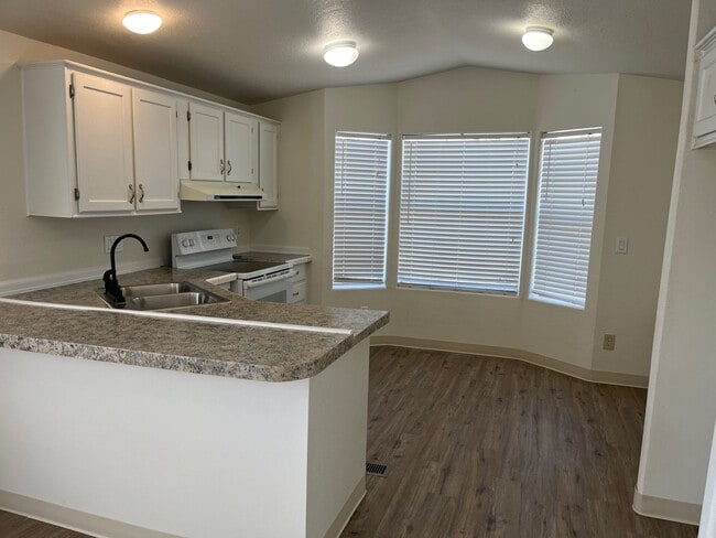 Photo - ***2 BEDROOM/1 BATH - CORNER LOT - CORDES LAKES***