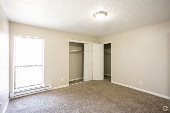 2BD, 1BA - 905SF - Primary Bedroom