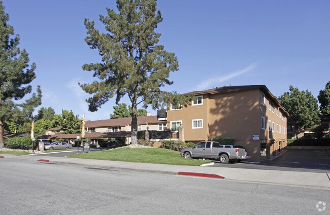 Raintree Apartments - Raintree Apartments