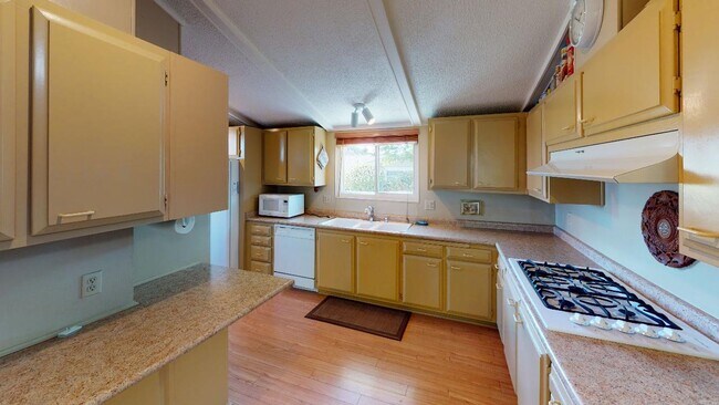 Photo - Luxurious 2 Bedroom, 2 Bathroom home with ...