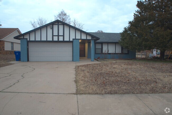 Building Photo - 2724 E Louisville St Rental