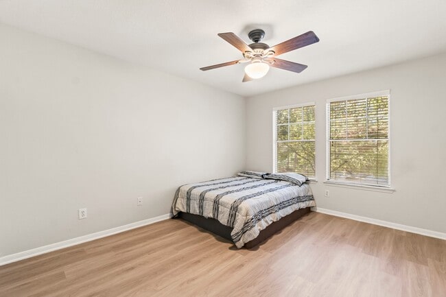 Photo - 75 Scarlet Woods Ct