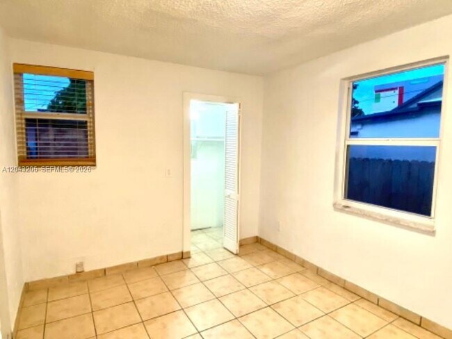 4307 SW 9th St Unit 4307