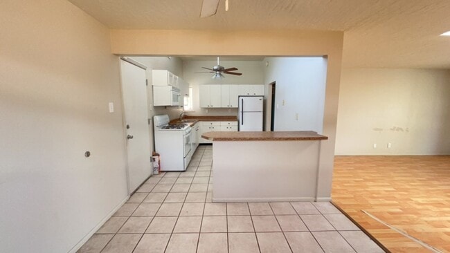 Photo - Spacious 4 bedroom 2 bath 1402 Sqft. Home In the Heights!
