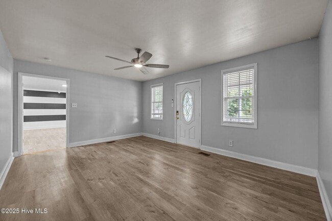 Photo - Spacious updated home in Jax - Pet Friendly - Great Location