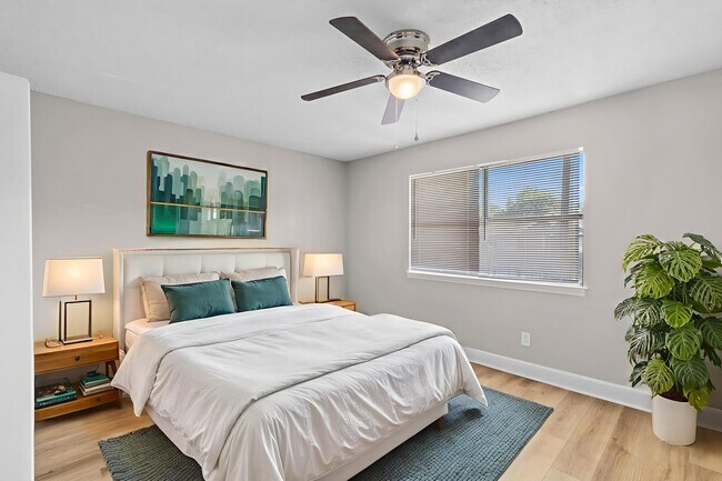 Photo - The Woodford