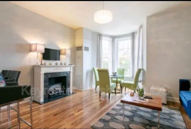 Building Photo - 333 2nd St NE Unit Apt 202