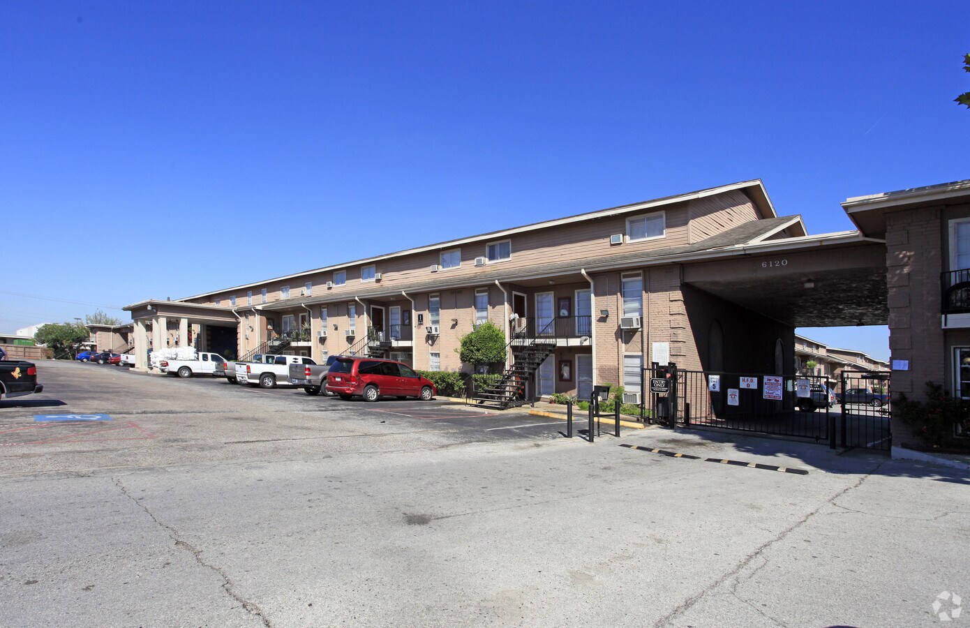 Gia IV @ Bellaire - Gia IV @ Bellaire Apartments