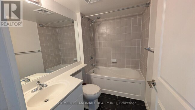 Photo - 2035 Sheppard Ave E Unité 212