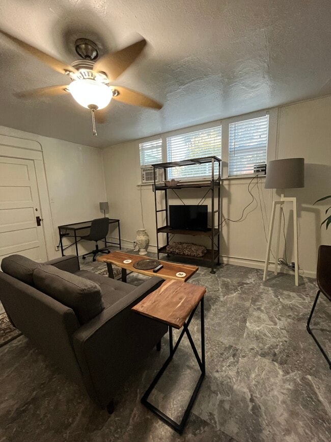 Photo - 856 E Carter St Unit 5