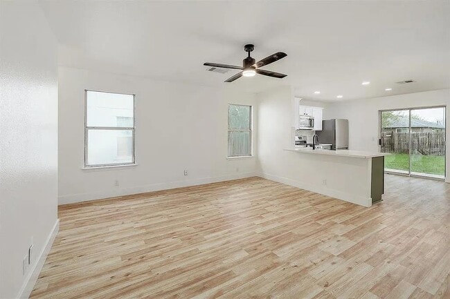 Photo - 16816 Jaron Dr