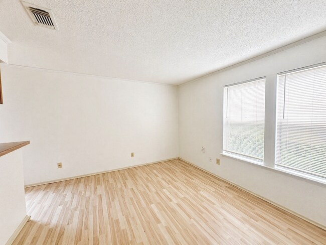 Photo - AVAILABLE NOW; APPLY ON OUR WEBSITE TODAY!!! - 2 WEEKS FREE!! Unit 214