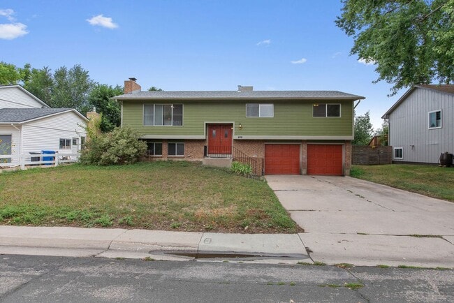 Building Photo - 5 Bedroom home with finished basement