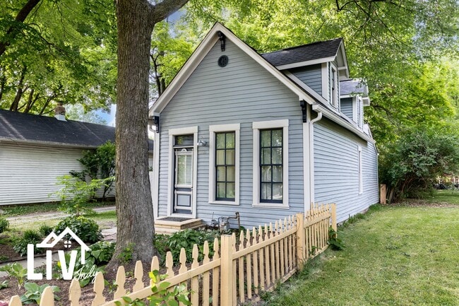 Photo - 1121 E 9th St