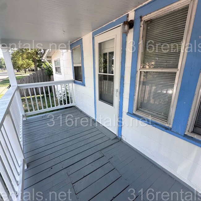 611 N Custer St