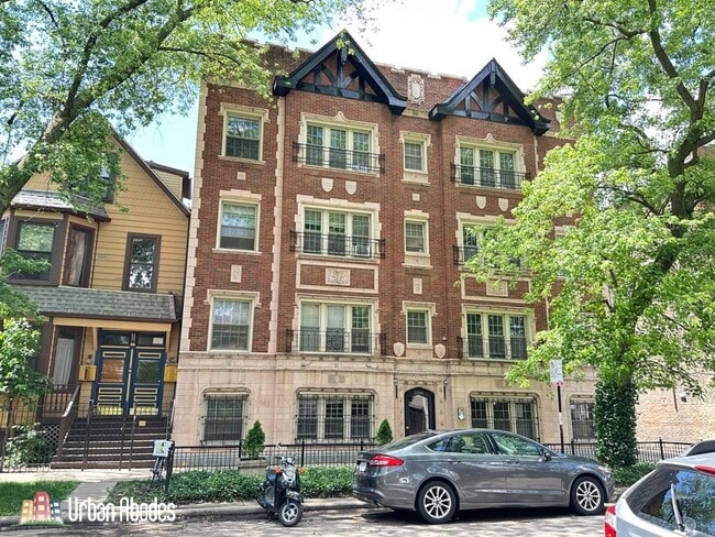 Building Photo - 2530 N Sawyer Ave Unit 205