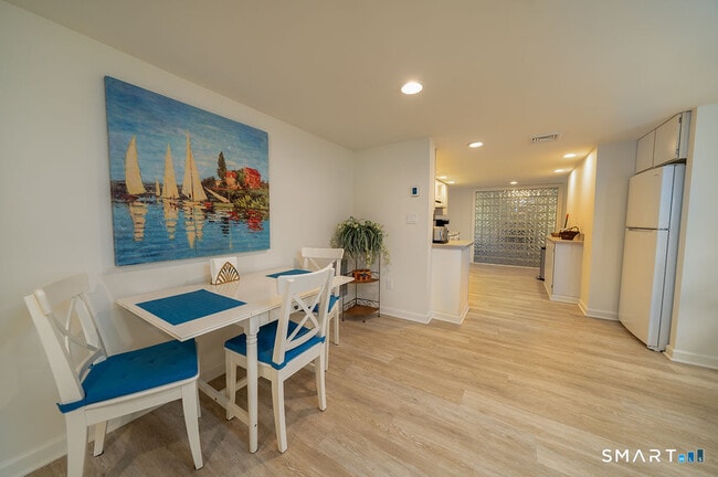 Photo - 133 Linden Ave Unit Apt B