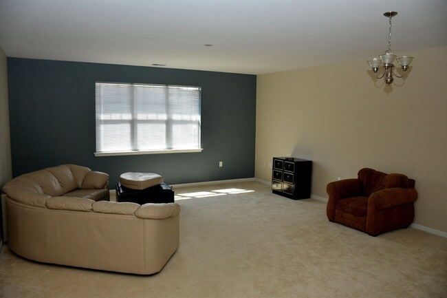 Photo - ENJOY CAREFREE LIVING AT IT'S BEST W/ PRIME LOCATION NEAR TOWN CENTER!!
