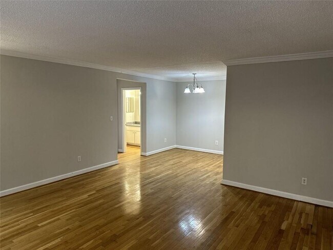 Photo - 1705 Wingate Way