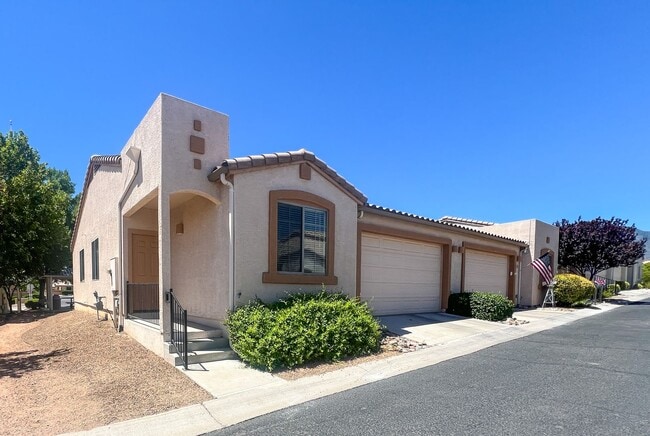 Building Photo - TOWNHOME - COTTONWOOD - VILLAS ON ELM