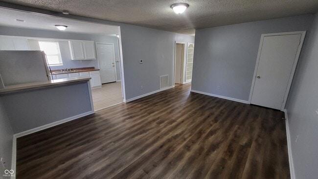 Photo - 6149 Commodore Dr