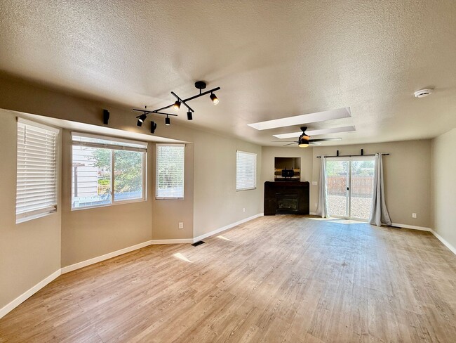 Photo - 4631 Fencer Rd
