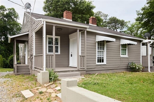 Building Photo - 158 Hedges St SE