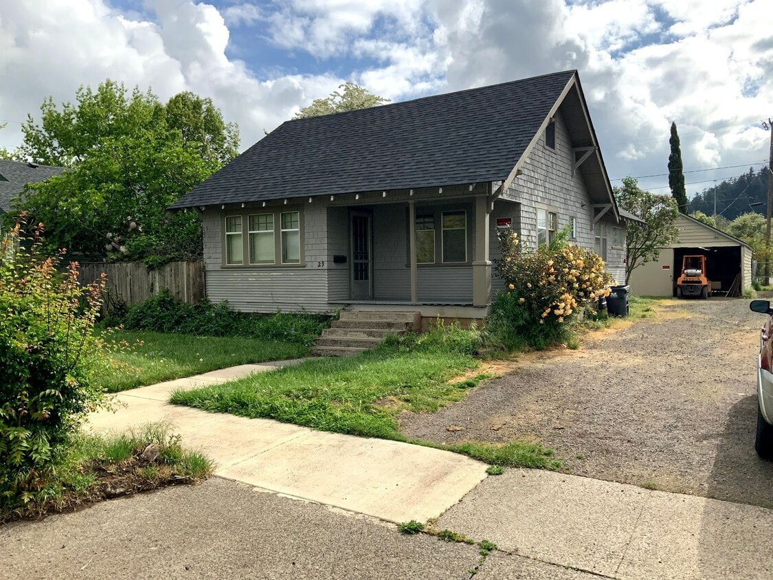 3 Bedroom in Whiteaker Neighborhood - 3 Bedroom in Whiteaker Neighborhood