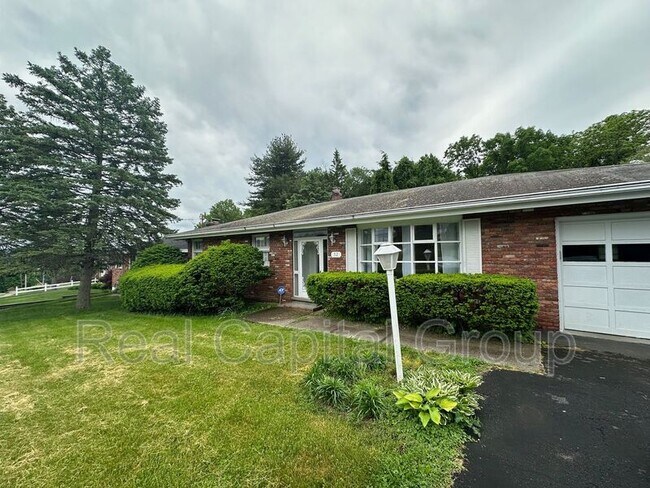 Building Photo - 32 Hendrick Ave Rental