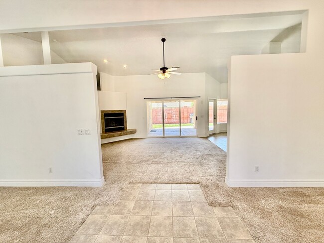 Photo - 4-BR Home in Shadow Mountain @ Green Valley