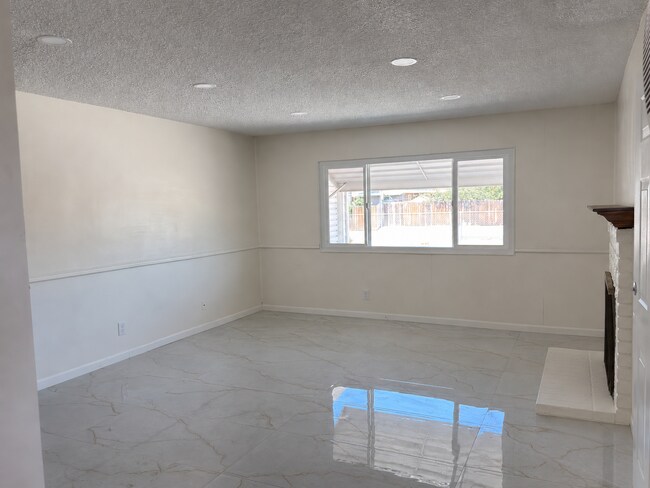 15414 Eleanor Ln