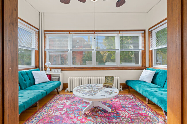 Bright, welcoming sun room - 210 W 27th St House