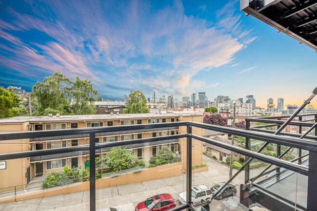 Photo - 403 Belmont Ave E Unidad 606