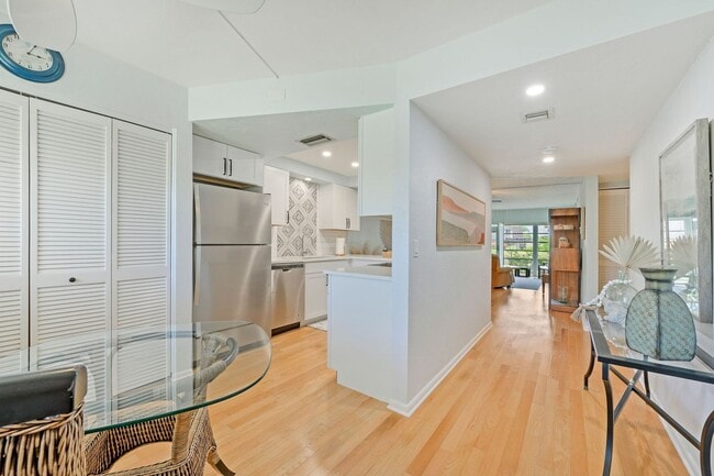 Photo - 366 Charlemagne Blvd Unidad C103