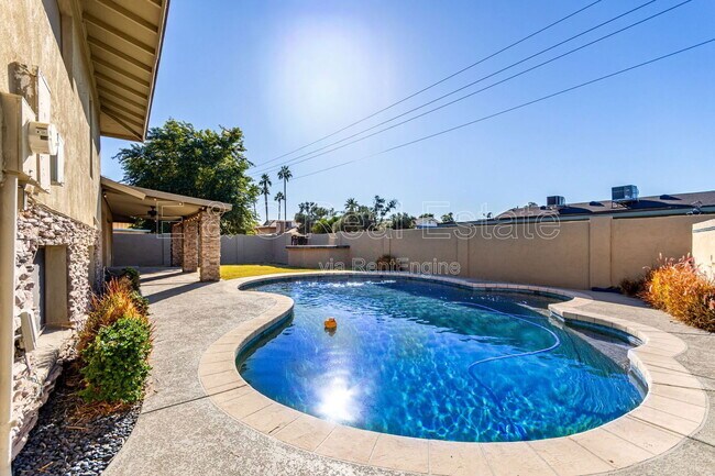 Photo - 3912 S Elm St